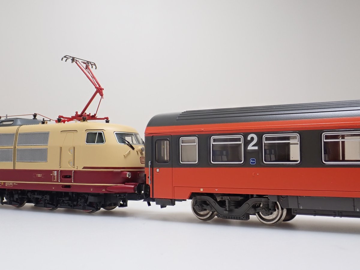 db.br103様 Models IMON渋谷店> ROCO DB BR103入荷しました 前回は登場時と試作機