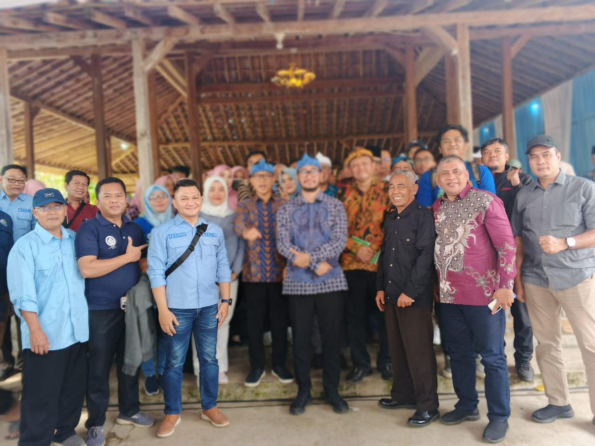 Festival Kampung Adat Cikondang, mendorong desa wisata dan lumbung pangan untuk kesejahteraan dan pemberantasan. Kemiskinan.

#DesaWisataCikondang
#SaveLumbungPangan
#MenteriDesaDiCikondang

<a href="/prabowo/">Prabowo Subianto</a>
<a href="/YandriSusanto/">Yandri Susanto</a>
<a href="/ArizaPatria/">Ariza Patria</a>