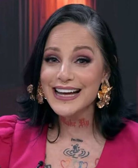 CarLon_2020's tweet image. Qué mal me está cayendo LOLA CORTÉS. Por mi que se largue, no ha aportado nada interesante. Ojalá su sanción sea ejemplar para que aprenda. JOLETTE debe estar carcajeándose de ella. #LaGranjaVIP