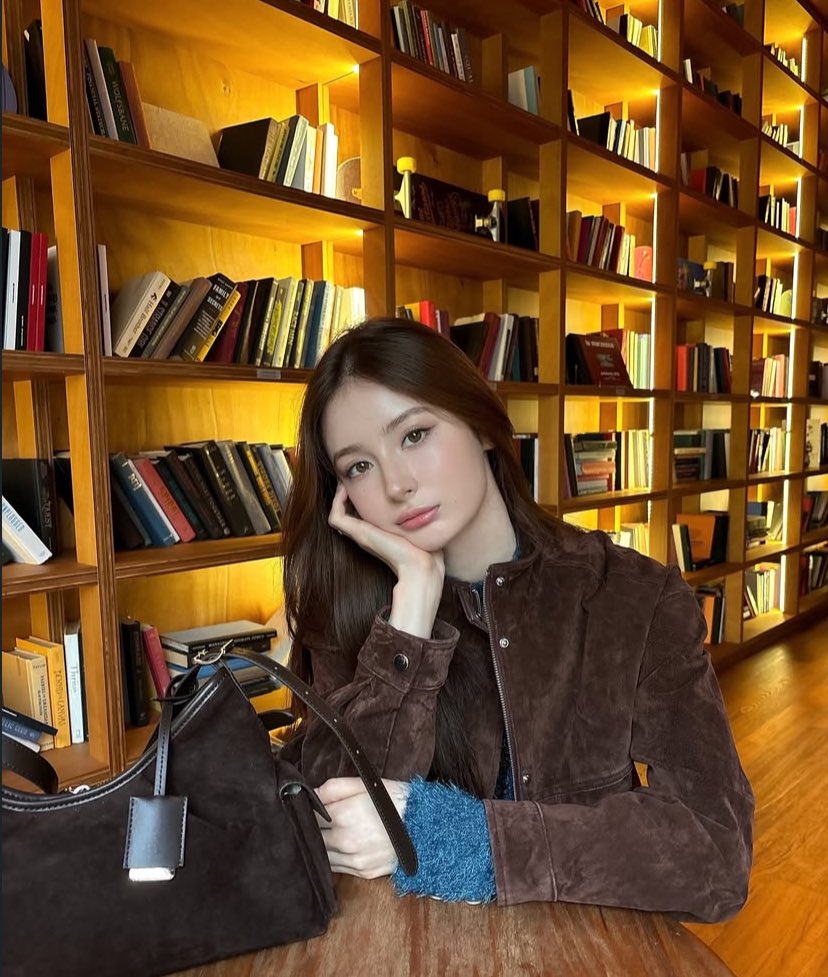 lanastuff's tweet image. imagine a date with her