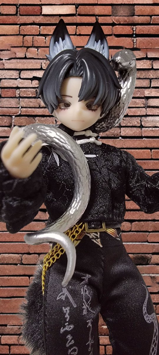 #シチリアの追憶 
#花とドールの暮らし 
📖【マスターの帰りを待つお話】📖

「お帰りマスター」
ただいま☺️

「どこも怪我してない？」

大丈夫だよ。もしかして、さっき
道案内してくれた🐍ちゃんって…

「うん、このコだよ」

助けてくれてありがとう😳💦

🐍💓

「無事でよかった😊」

…笑った😇