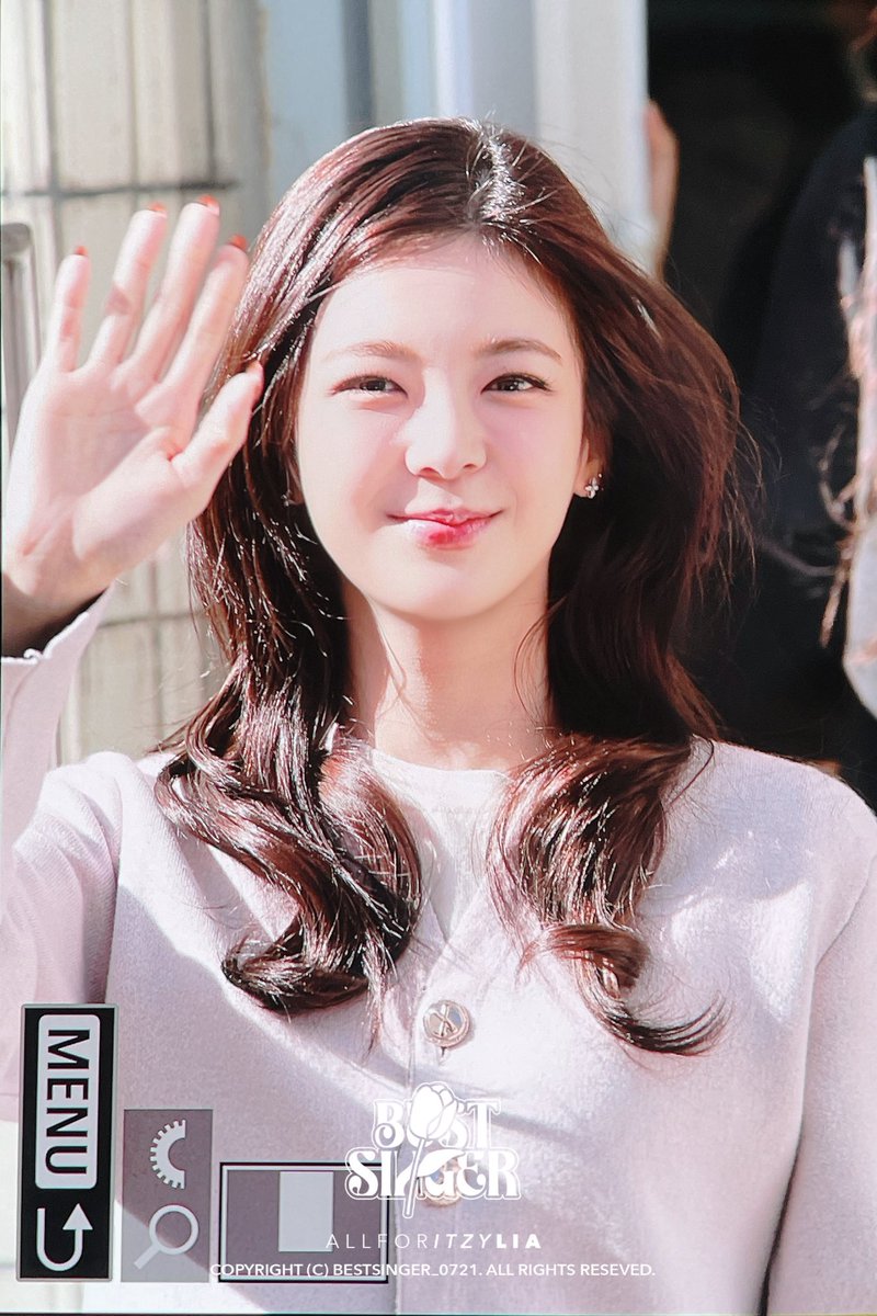 251110 Barrie Mackintosh
 #LIA #리아 #ITZY #있지