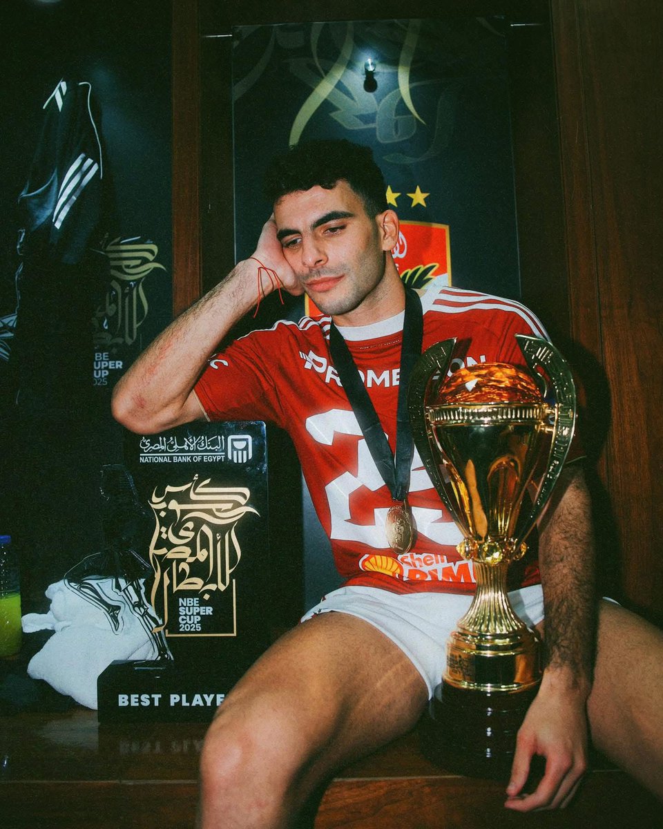 زيزو يشعر بالحزن  😢
مع كاس السوبر المصري 😹
 وجايزه احسن لاعب فالمباره 😂😂
ناوي يجيب للزمالك جلطه