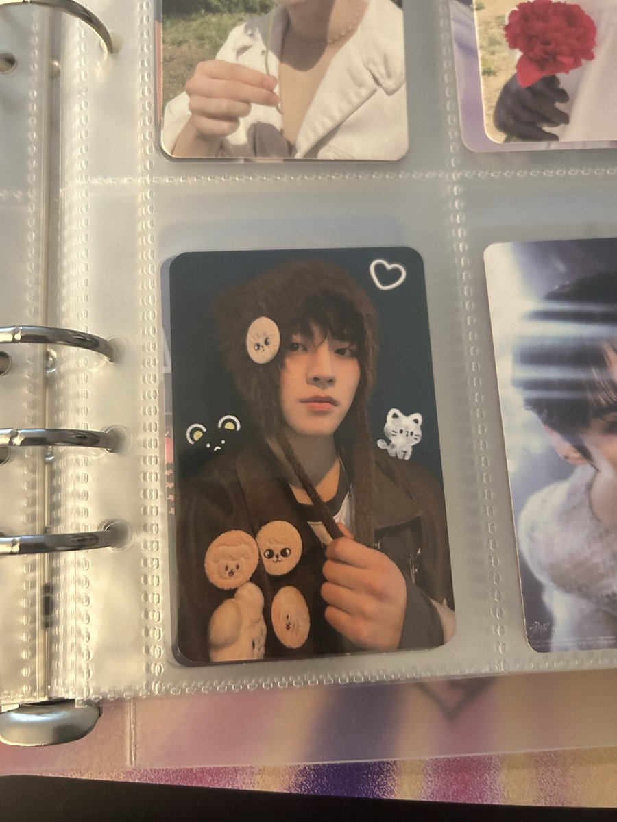 bigal564's tweet photo. @StrayKidsGlobal My friend is looking for this PC! Can you help us find it? https://t.co/XWZopWs6ee