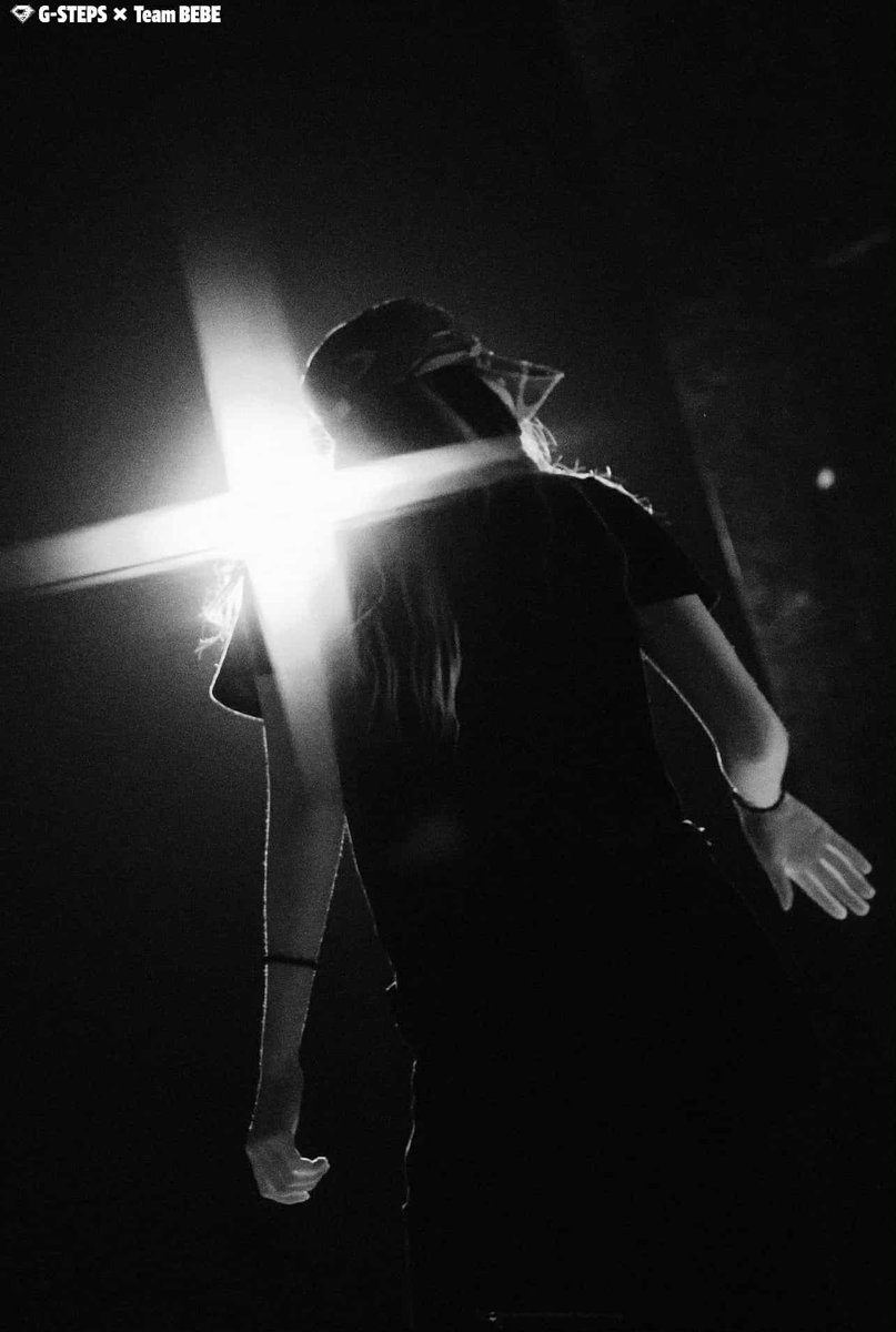 waveforbada's tweet image. halik sa hangin

— bada finding her own salvation in ara, who sells fragments of herself to survive

— a bada lee au
— mdni 🔞