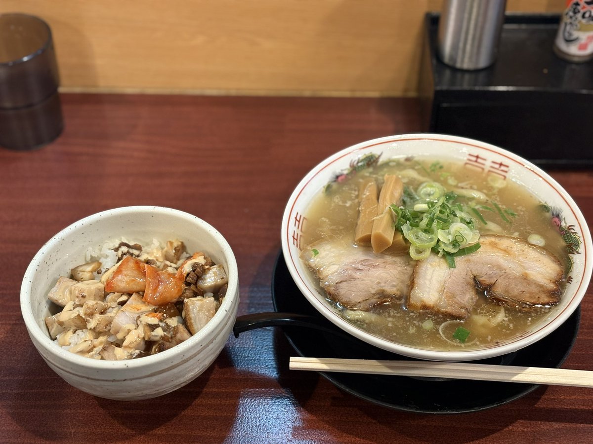 syuuray's tweet image. 先日、近鉄布施駅にある
超多加水純手打ち麺　仁しむらさんに行って来ました🍜スッキリしたスープにビックリするくらいのモッチモチの麺、これは今まででも食べたことないボリュームの麺でした。😳うどん好きの方ならどハマりするかも‼️😄
#reface #整骨院  #河内永和 #超多加水 #純手打ち麺 #仁しむら