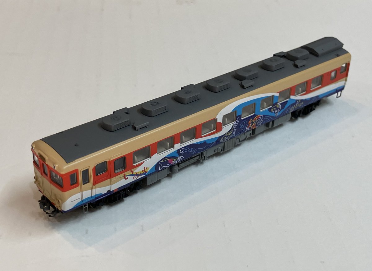 MSK_models's tweet image. モデルショップ マルーン、本日も19:30まで営業しております！

本日はセール品からTOMIX 97904 キハ58「いさり火」をご紹介！
側面のラッピングが目を引く豊岡所属の「いさり火」キハ58です！
こちら定価より30%OFFとなっております！

ぜひ、店頭でご覧ください！！