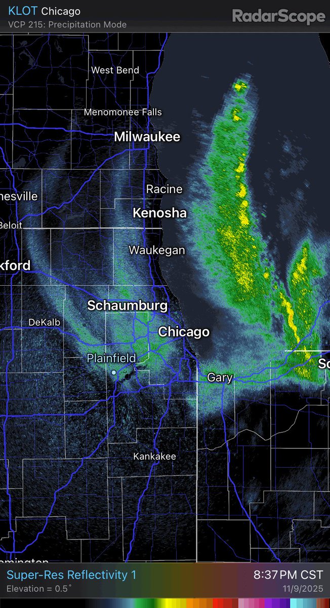 ZacharyYack's tweet photo. First snowflakes arriving in Plainfield, IL! With more on the way be interesting to see how much we end up with by morning. #ILwx https://t.co/15rVDMAYB0