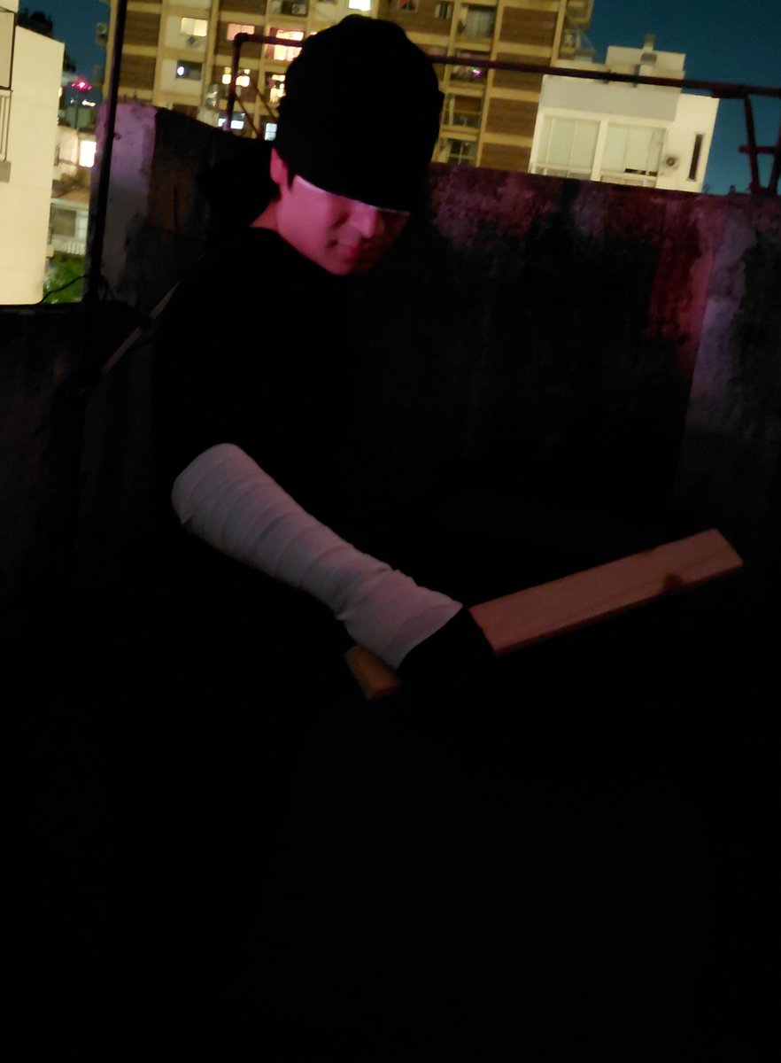 FNiremberg's tweet image. "How Do You Know The Angel And The Devil Inside Me Aren’t The Same Thing?" - Daredevil Season 3 cosplay