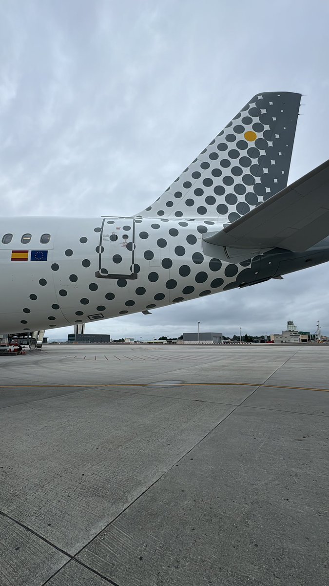 SALIDAS 🛫 base <a href="/vueling/">Vueling Airlines</a> desde SCQ:

• SCQ - BCN: 🚫💺

• SCQ - LPA: 🚫💺

• SCQ - AGP: 🚫💺

• SCQ - BCN: 🚫💺

• SCQ - TFN: 🚫💺

• SCQ - ORY: 97%💺

• SCQ - SVQ: 🚫💺

• SCQ - LHR: 90%💺

• SCQ - PMI: 96%💺

• SCQ - BCN: 97%🚫💺

Llegadas casi igual 🛬
