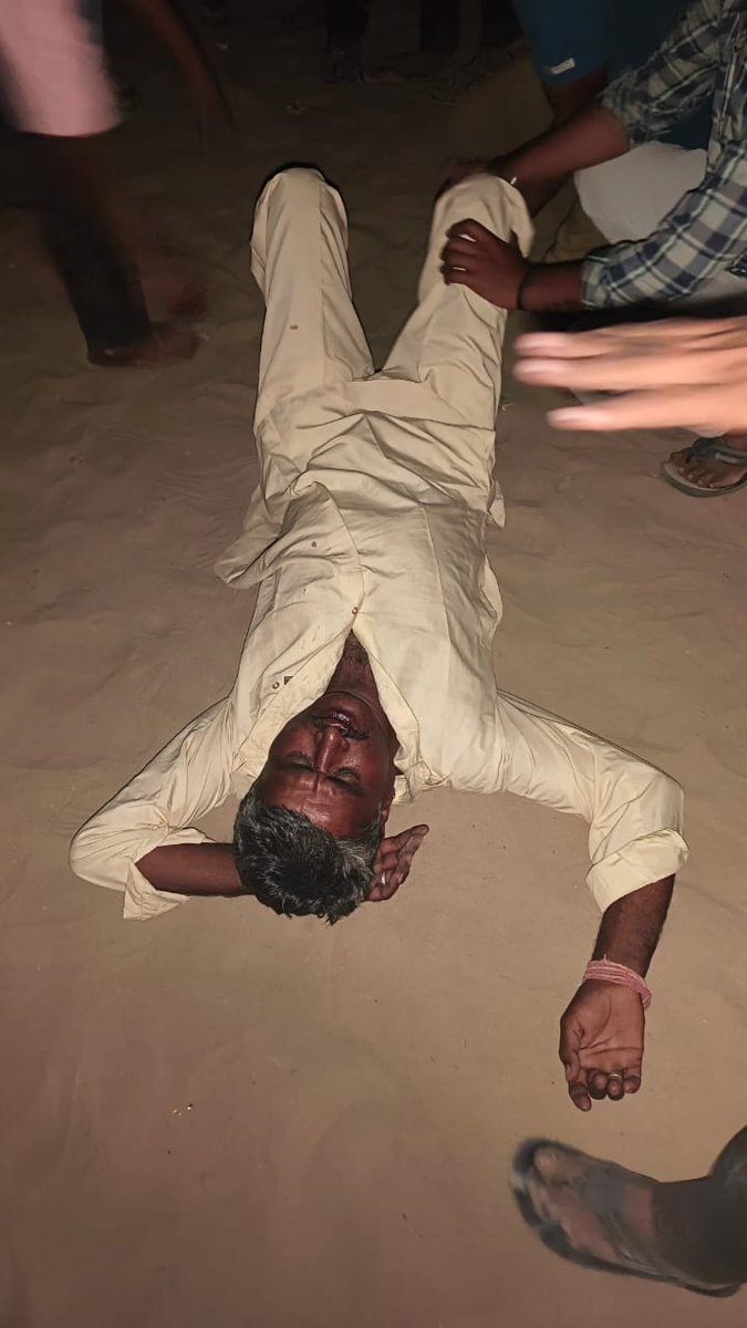 im_chains_boudh's tweet image. #बाड़मेर 
गिराब थाने का मामला जहां सामंतवादी सोच के लोगों ने एक दलित व्यक्ति के साथ बेरहमी से मारपीट कि गयी,
जिसमें अभी तक कोई गिरफ्तारी नहीं हुई है,
@Barmer_Police @RajPoliceHelp से निवेदन है कि तुरंत प्रभाव से दोषियों पर कार्यवाही कर गिरफ्तार करें,
@BhimArmyChief
@anil_aazad