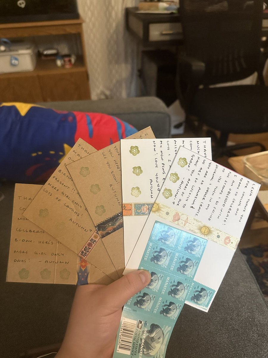 autumnalexsisa's tweet photo. made some diy thank you postcards🥰 https://t.co/Lyt2bf55Zl