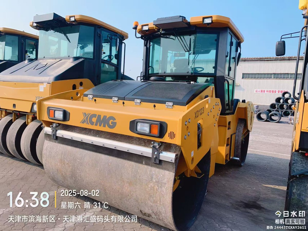 caterbechina's tweet photo. Rolling out to Algeria! π
2οΈβ£ XS183J + 2οΈβ£ XP263 + 1οΈβ£ XD123 β a strong XCMG lineup ready for action! πͺ
Smooth roads ahead with power and performance you can trust. ππ¨
#XCMG #RoadRoller #ConstructionLife #HeavyMachinery #MadeForWork #Algeria #MachinePower https://t.co/sbnVQzcRav