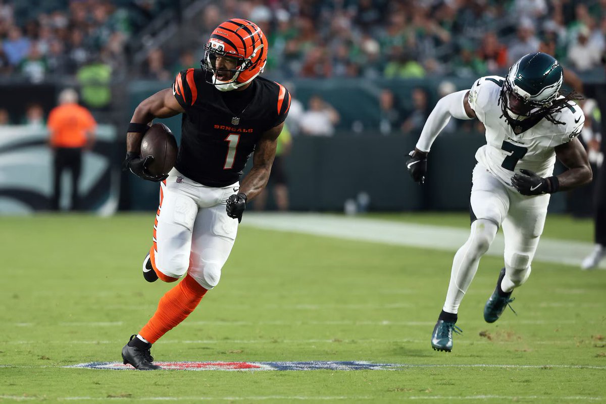 MofCoachCanes's tweet photo. Eagles get tough road win over Bengals. Barkley had 4 total tds and Barnett was efficient passing. Game was close throughout as teams traded scores. Eagles got 1 stop late that ended up being the game. @MOFLeagues #MofS83wk3 https://t.co/pGG9jSpp2Z