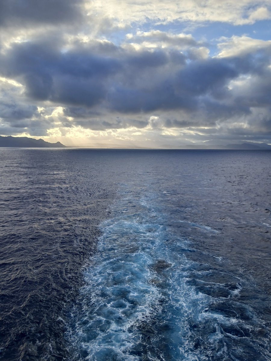 Monday 10 November

Today’s Daily Picture Theme is ‘Journey'

RT or reply with your own photo 

Tomorrow’s theme will be ‘Knob'

#DailyPictureTheme

The start of a journey...or the end...?