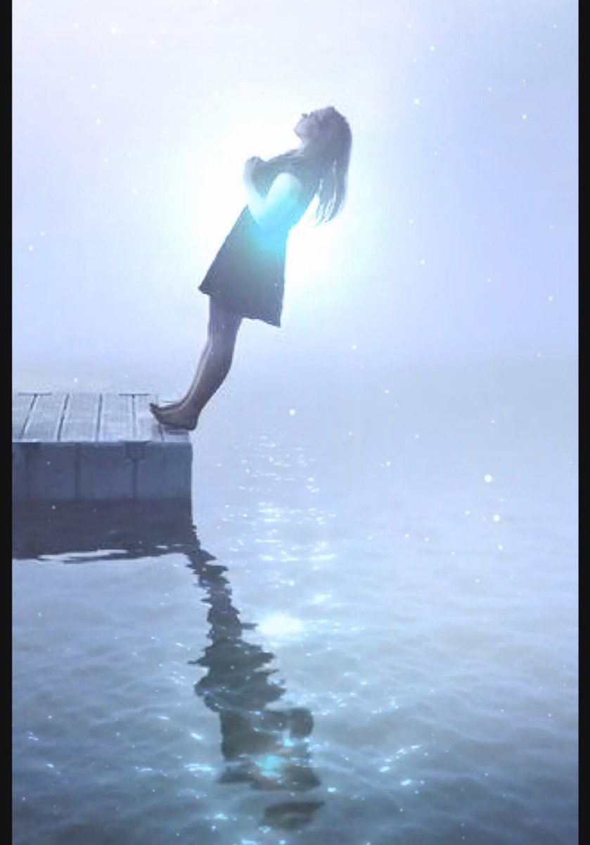 لا بأس أن تضيع أحيانًا
أن تترك يدك فارغة
من الخرائط
وخطاك تائهة بين الطرقات 
المتشعبة
أن تتعب بالرغبة
وتغطيك أتربة الطموح.
أن تختلط عليك الجهات
ويصبح الشمال جنوبًا
فتنهض من قبرك
تتلمس عينيك
وتنظر إلى الشروق المعلق 
في الأفق.
#صباح_الخير 
#يوم_جديد