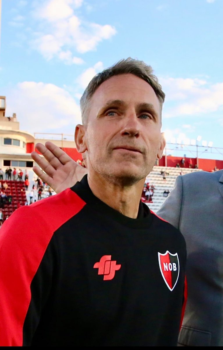 Pelearla en el 2009 ✔️.
Salvarnos del descenso y sacarnos campeones en el 2013 ✔️.
Salvarnos del descenso en 2025 ✔️.
Gracias Lucas Ademar, con errores y aciertos, pero siempre con el corazón.