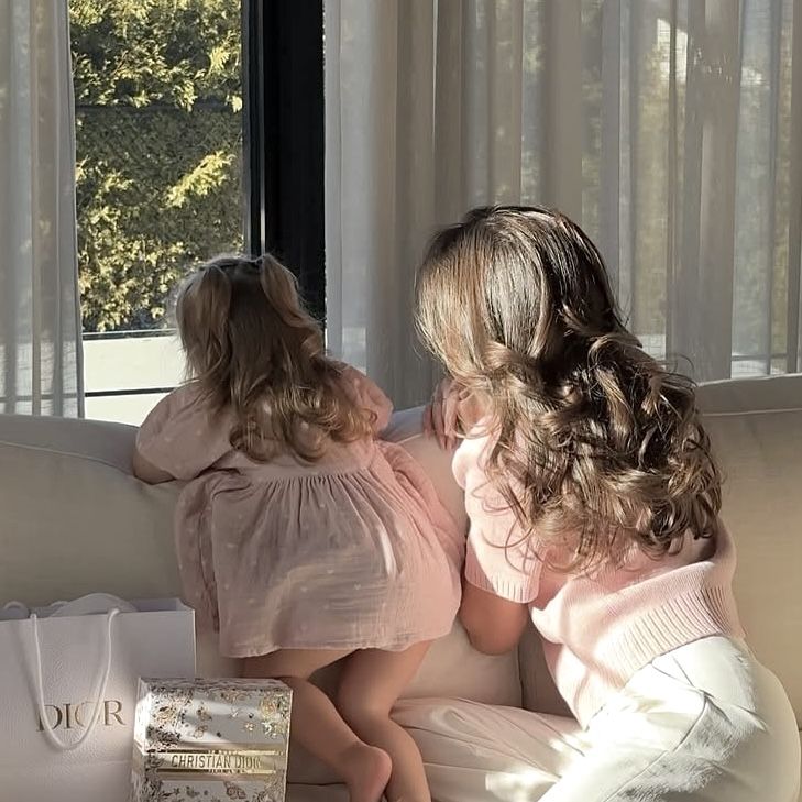 #راقت_لي
عِيشِي لِأَجلِ نَفسِكِ، اهتَمِّي بِهَا، دَلِّلِيهَا، فِحُبُّ الذَّاتِ لَا يُهزَمْ
#صباح_الخير