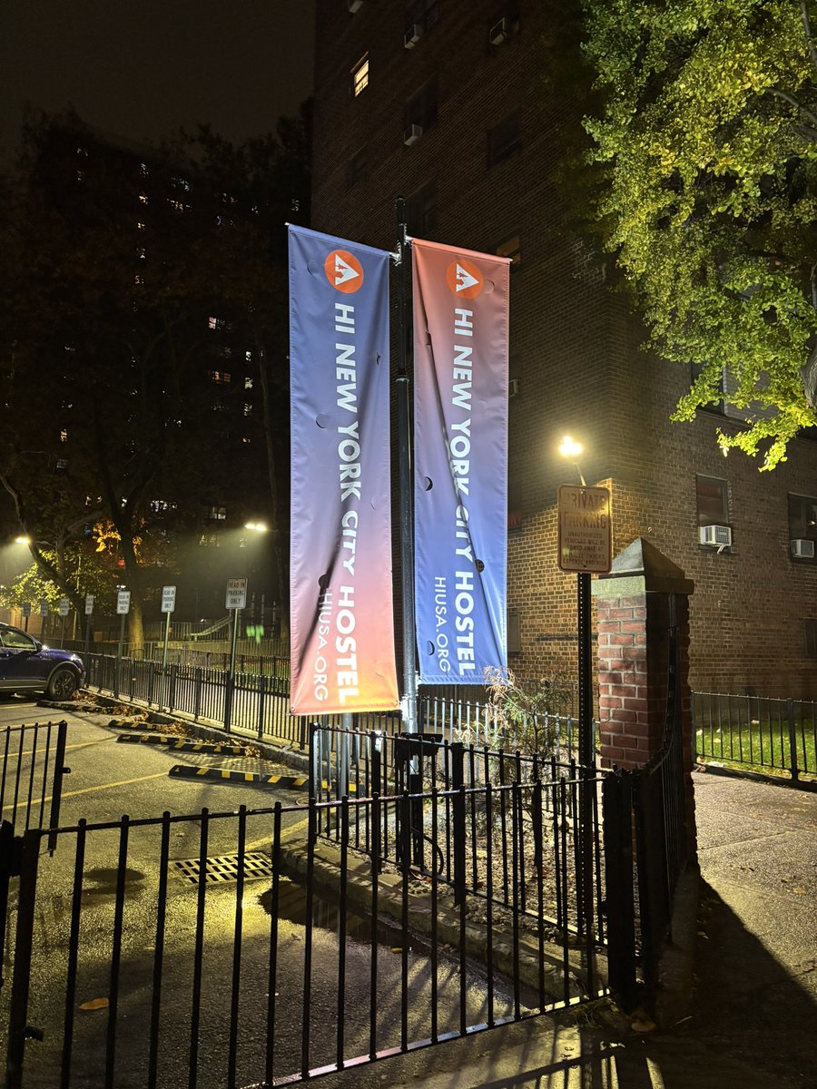 daidaitrip's tweet photo. ラガーディア空港から路線バスM60でハーレムを通り、今日のお宿へ。Hosteling International NY。
定宿ですが、一泊91ドルは初めてかも。これでもマンハッタンでは破格に安いです。
12人部屋ドミトリーです!
#hinyc
#NewYork
#ニューヨーク https://t.co/yRm0fBzkM6
