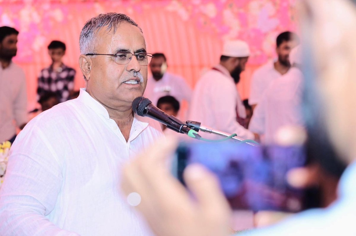 “संघर्ष की राहों में जो मुस्कुराना जानता है,
वो हर मुश्किल को आसान बनाना जानता है।
ज़मीन से जुड़कर जो आसमान छू ले,
वो ही असली नेता कहलाना जानता है।
फ़तेह ख़ान जी जैसे लोग ही जनता का विश्वास निभाना जानते हैं।” 🌹✨
जन्म दिन की हार्दिक शुभकामनाएं 
<a href="/fatehkhaninc/">Fateh Khan</a>