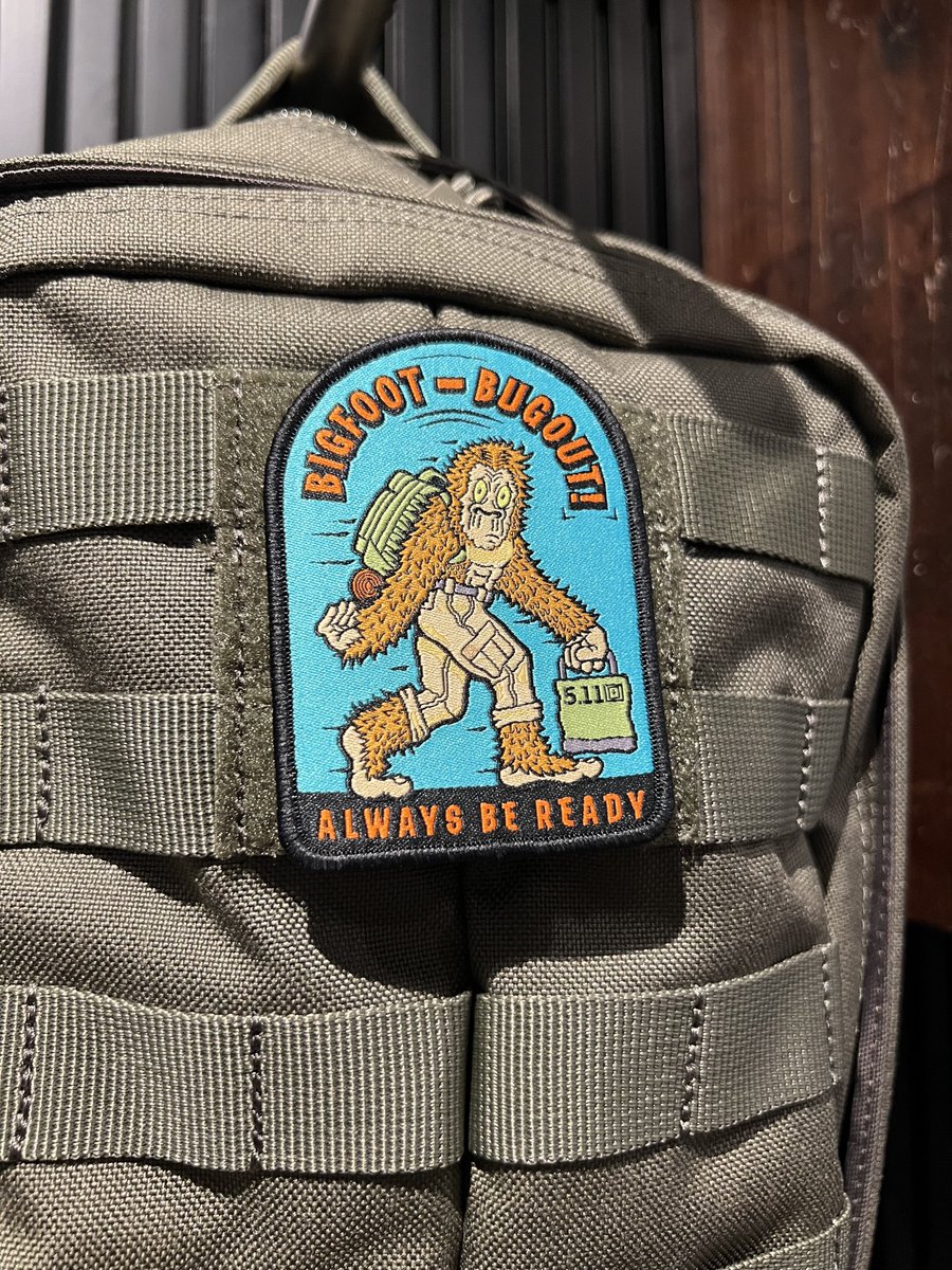 PATCH_EX_JAPAN's tweet image. 【BIGFOOT BUGOUT PATCH】

ビッグフットが5.11ギアを抱えて全力退避。
コミカルなのに“Always Be Ready”の精神がしっかり息づく一枚。
備えは万全、走り出すだけ。その瞬発力を遊び心で表現。

#511tactical
#PATCHEX