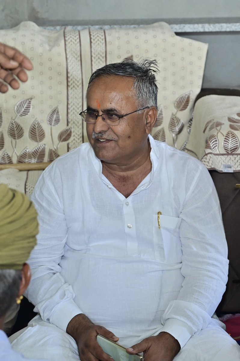 बाड़मेर कांग्रेस के पूर्व ज़िलाध्यक्ष
श्री फतेह ख़ान जी के जन्मदिवस की हार्दिक शुभकामनाएँ , आपके उत्तम स्वास्थ्य, दीर्घायु एवं जनसेवा के निरंतर संकल्प के लिए शुभकामनाएँ।
आपका जीवन सदा खुशियों, सफलता और सम्मान से भरा रहे।
<a href="/fatehkhaninc/">Fateh Khan</a>