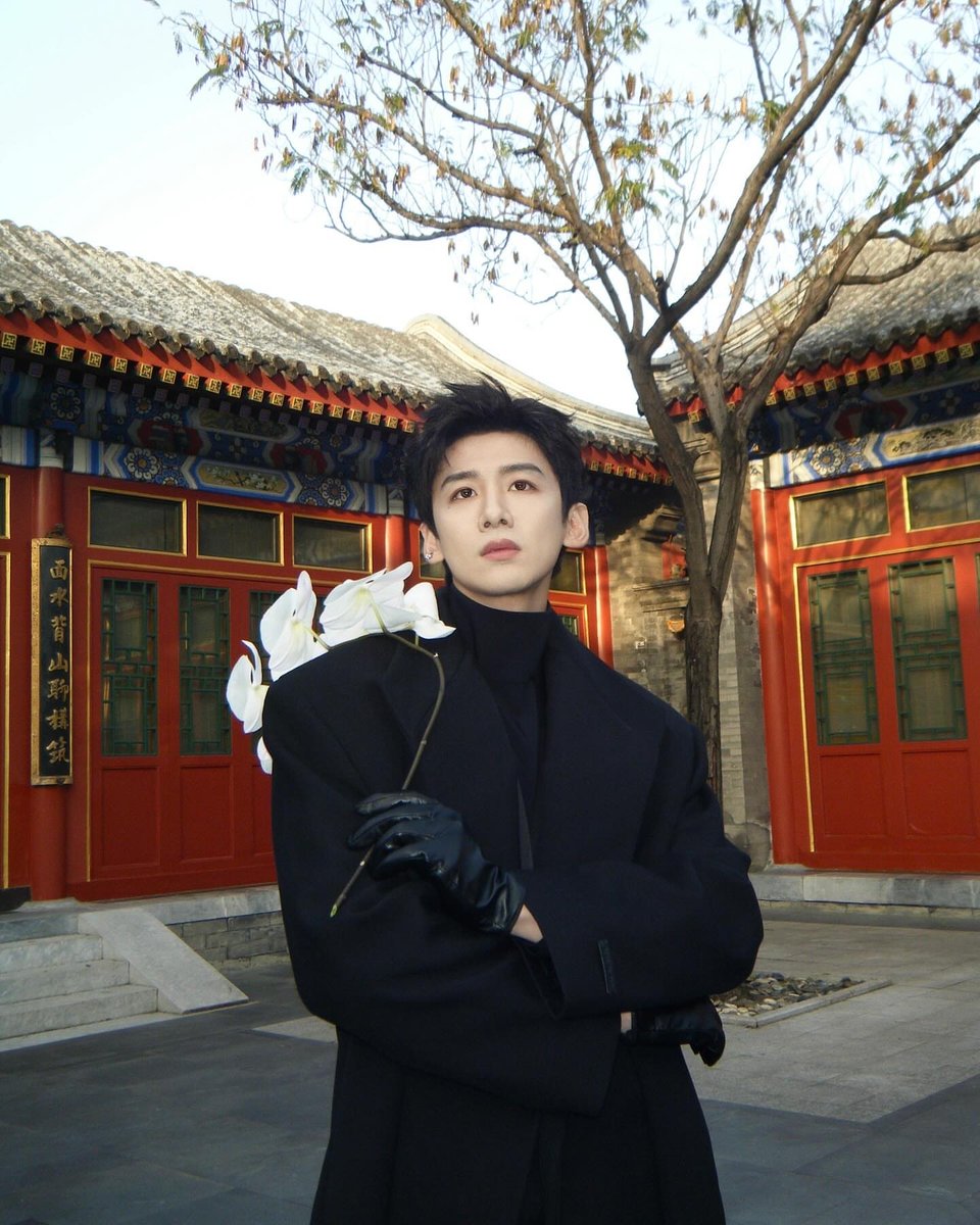 onlyforbjt's tweet photo. #BaiJingting’s look for the cartier event was styled by the same korean stylist who styled him as sang yan. https://t.co/qomcdtWNo1