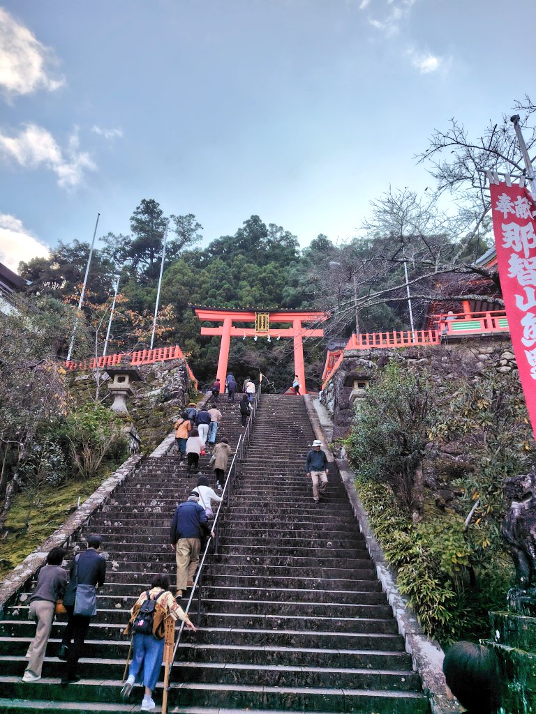 Kmoketn's tweet photo. 今年もまた会社の慰安旅行に参加してきました！初日の観光ハードすぎた🫨
晩ご飯に伊勢エビ出てきて最高ではあった笑 https://t.co/0fdbxBkyNy
