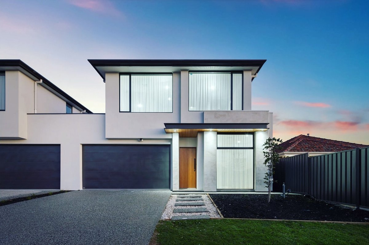 EquatorialFS's tweet image. Congratulations to my clients on the purchase settlement of their brand new first home!

Exciting times ahead for this young couple as they move into their own home together! 
.
#congratulations
#purchase #settlement
#firsthome #buyer #fhog
#offtheplan #new #build 
#thewongadvice