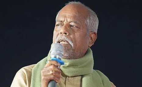 dvraobjk_Inc's tweet image. తెలంగాణ ఆవిర్భావంలో అత్మభిమానాన్ని వెన్నుతట్టి లేపి ఉద్యమం వైపు నడిపించిన ఆయన రచనలు, గానం కీలక పాత్ర పోషించాయి.
తెలంగాణ రాష్ట్ర గీత రచయిత, ప్రముఖ ప్రజాగాయకుడు శ్రీ అందేశ్రీ గారి అకాల మరణం తీవ్ర దిగ్భ్రాంతిని గురిచేసింది.
.తెలంగాణ రాష్ట్ర గీతం జయ జయహే తెలంగాణను రాసిన అందెశ్రీ మరణం…