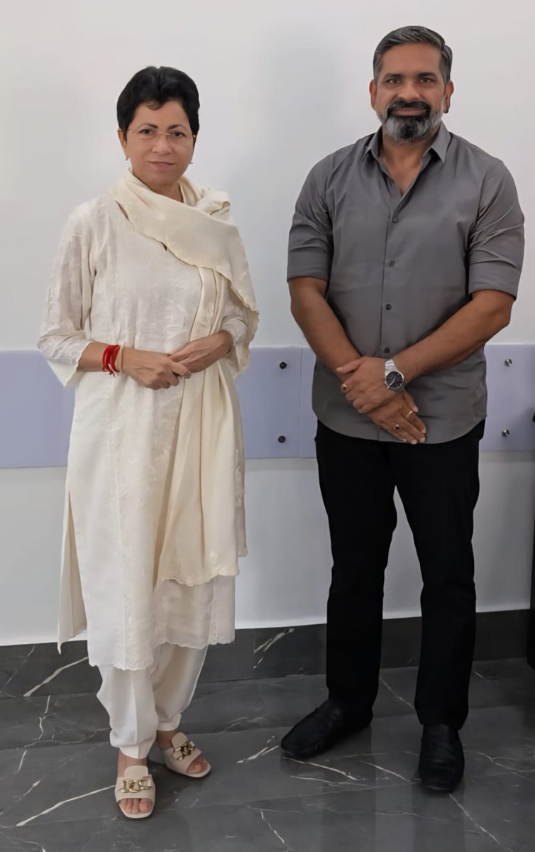 satinderneoli's tweet photo. लोकप्रिय नेता, @INCIndia की महासचिव, सांसद व पूर्व कैबिनेट मंत्री @Kumari_Selja जी से दिल्ली स्थित निवास स्थान पर मुलाकात करते @satinderneoli कांग्रेस प्रत्याशी आदमपुर विधानसभा (2014)

#सतेन्द्र_सिंह_आदमपुर
#जय_आदमपुर
@RahulGandhi  @RaoNarenderS  @HariprasadBK2 @INCHaryana https://t.co/3XG61F7GsI