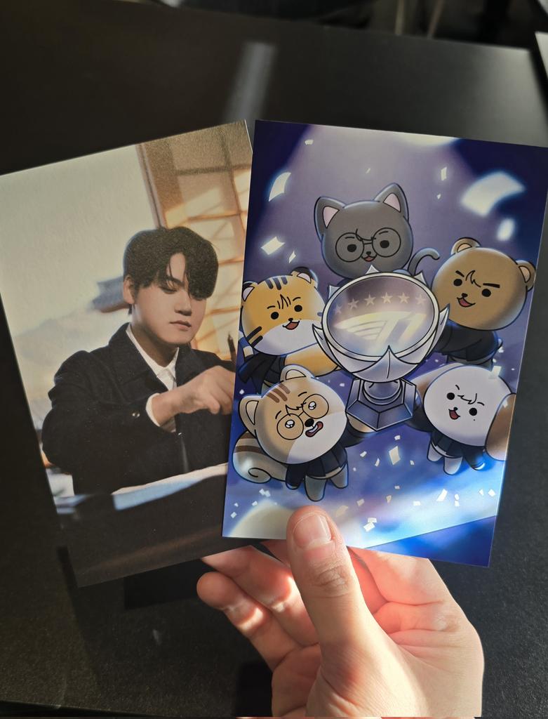 온세티 엽서 받으러 티카페 바로 달려 간 사람
ㅋㅋㅋㅋㅋ 도란 울먹거리는게 킬포

#T1 #WORLDS25 #V6 #3peat
