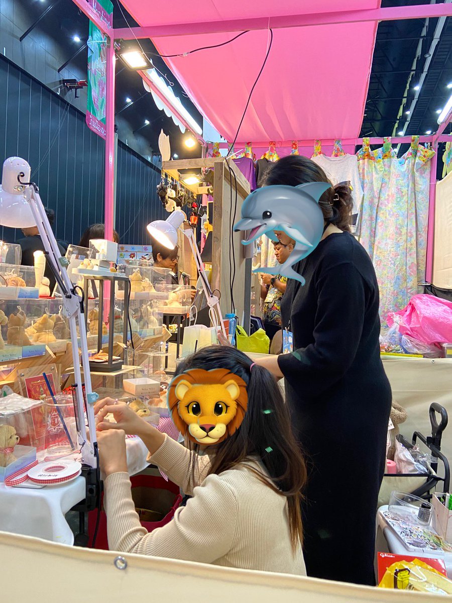 จบลงแล้วเรียบร้อยสำหรับการออกบูธมาราธอน2งาน 
The Mall Life Store Bangkae 3-9nov 25
เปิดโกดัง4 Gluta Story 7-9 nov 25
เป็นการออกบูธที่ใช้พลังเยอะมากๆเพราะเป็นการแยกสาขาครั้งแรกของเยลโล่ อะไรที่ไม่เคยทำก็ได้ทำ คิดแผนแบบฉับพลันทุกวันเพื่อดันให้สิ่งนี้เกิดขึ้นมาได้