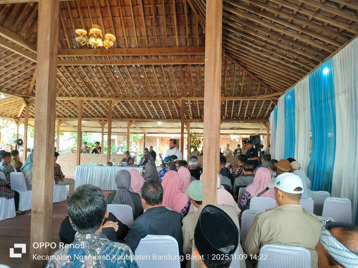 05k4L's tweet photo. Menteri Yandri Susanto hadir di Festival Kampung Adat Cikondang, mendorong desa wisata dan lumbung pangan untuk kesejahteraan dan pemberantasan. Kemiskinan.

#DesaWisataCikondang
#SaveLumbungPangan
#MenteriDesaDiCikondang

@prabowo
@YandriSusanto
@ArizaPatria https://t.co/i20554k6cl