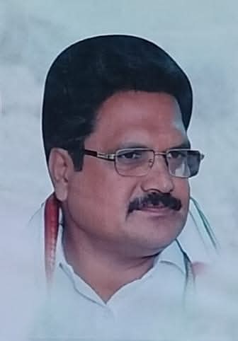 kv_sambasivarao's tweet image. ప్రజాప్రతినిధులకి జీతభత్యాలు, పెన్షన్లలను రద్దు చేయాలి. వారి అవినీతి సంపాదన ముందు అవి నామమాత్రమే.
ఖజానాకి కొంత భారమైనా తగ్గుతుంది.

30,40 కోట్లు ఖర్చుపెట్టినోళ్ళకి జీతాలు,పెన్షన్లు ఇచ్చి ఏం మెసేజ్ ఇస్తున్నాం? 
అంతకన్నా వేలంపాటలు పెట్టండి
ఖజానా అయినా నిండుద్ది.