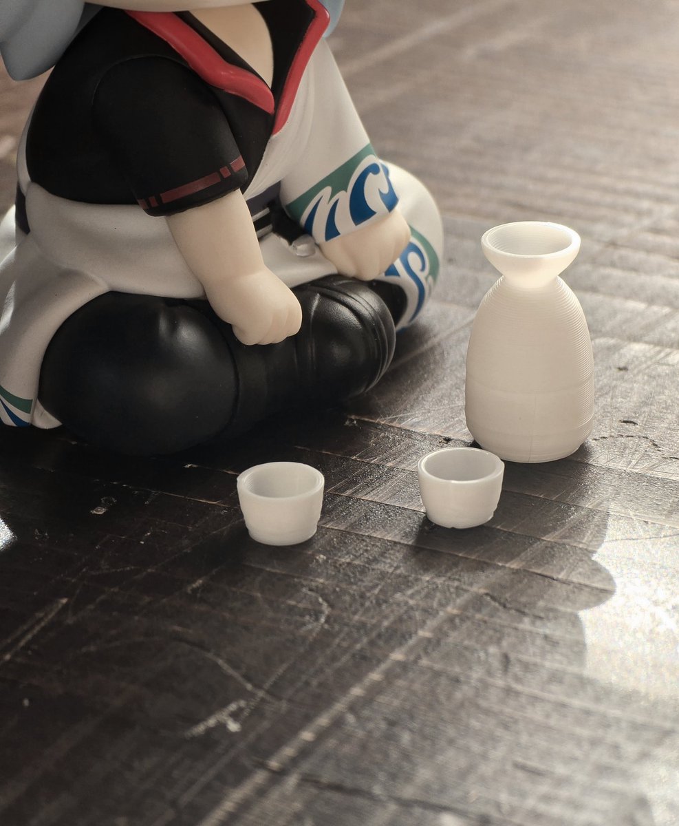 차마 나누지 못했던 술잔이 채워지는 날을 기다리고있어