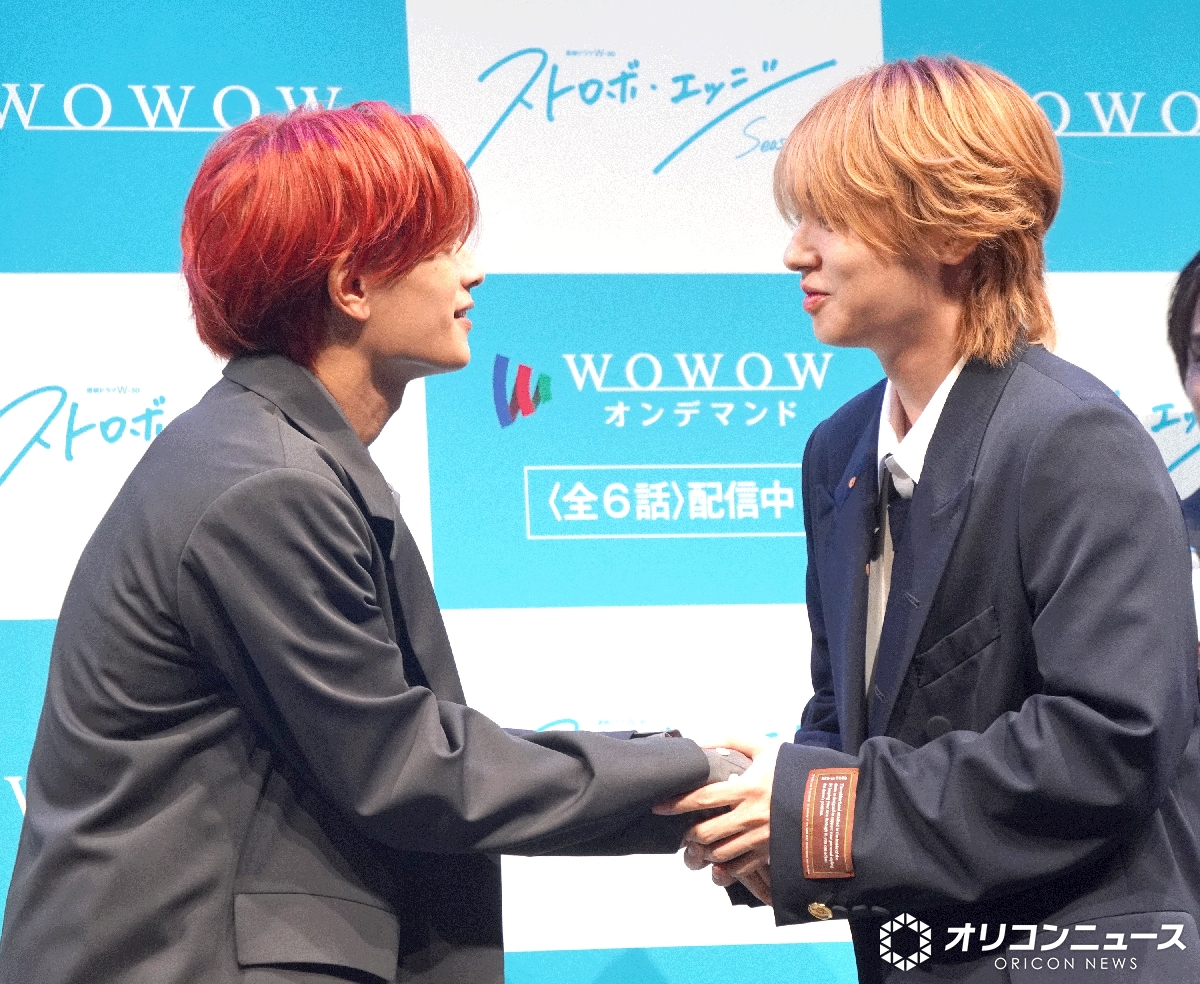 oricon's tweet image. なにわ男子・高橋恭平、
Hey! Say! JUMP・伊野尾慧との
両手握手に“キュン”💕

イベント中にも再現もお互いに照れ
「すみません、本当にちょっと…恥ずかしい」
oricon.co.jp/news/2417047/f…

ドラマ『ストロボ・エッジ Season1』
プレミア上映会

#高橋恭平 #伊野尾慧 #ストロボ・エッジ
▷ストロボエッジ