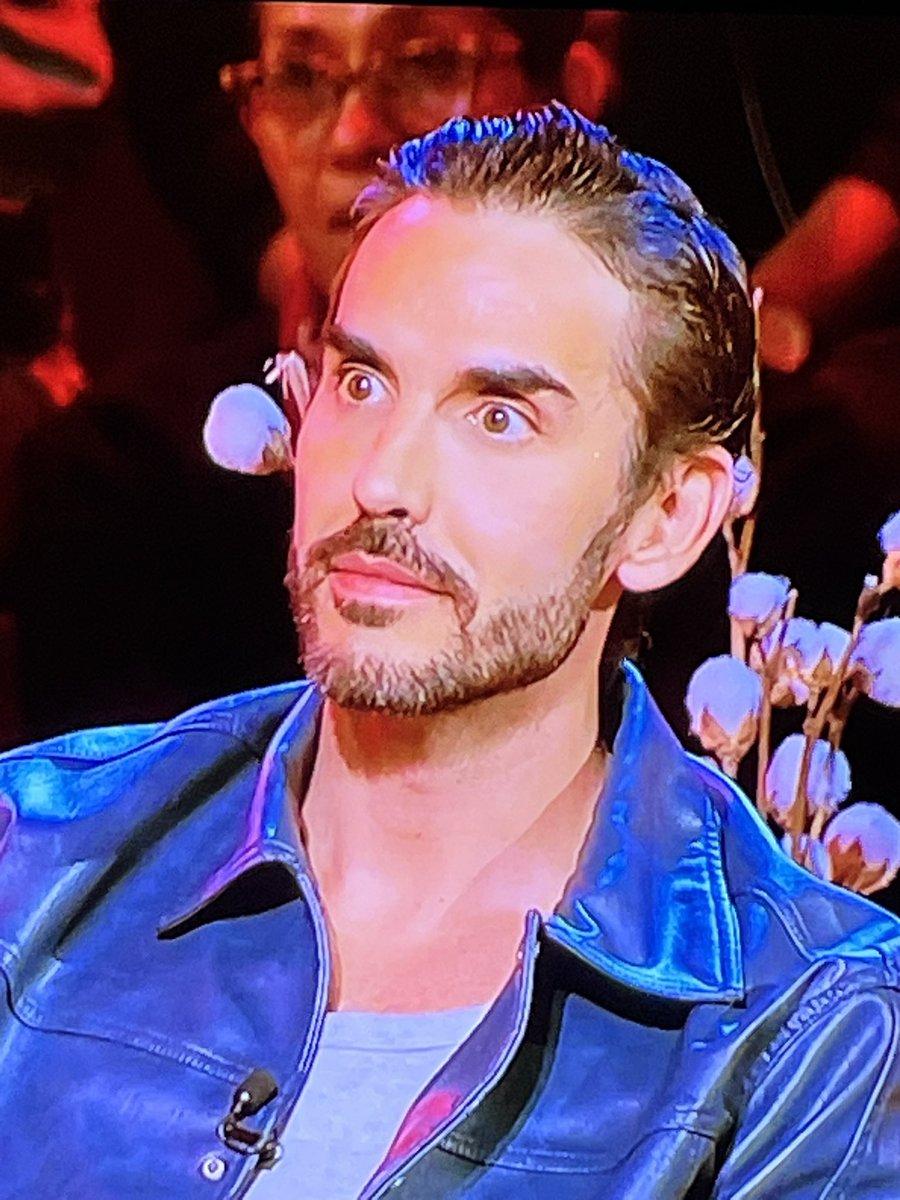 Por eso no hay que invitar a un idiota a una gala en vivo 🫠 este engendro promocionó en prime time en #DisneyPlus <a href="/DisneyPlus/">Disney+</a> contenido de #netflix en #LaGranjaVIP