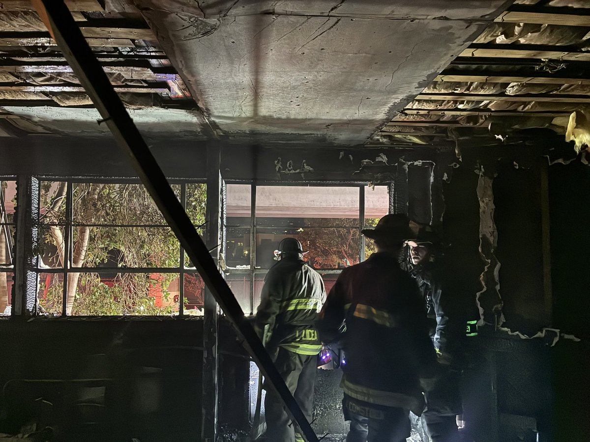 OaklandFireCA's tweet image. Update 2 &amp;amp; Final) Incident Placed Under Control at 725pm. No reports of injuries. This is an abandoned two story warehouse. Great job by responding crews to get on scene quickly to prevent the spread of this fire to other areas of the building. Cause is under investigation.