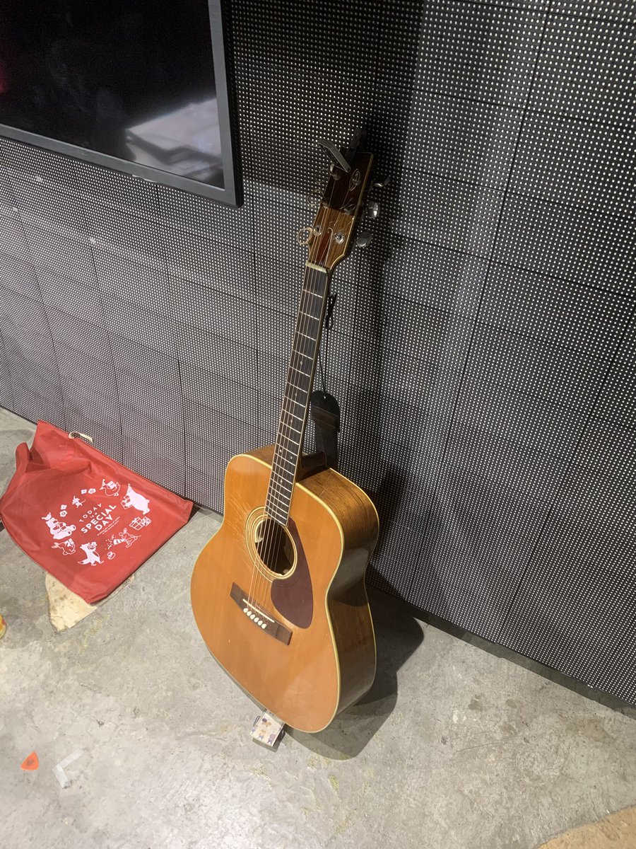 supernimunimu1's tweet image. 高円寺の路上からまだまだ余韻が抜けません、、
場所を貸してくださったお店の方感謝永遠にです👽
マイクを通さずとも迫力満点の歌声はさすがでございます！本当にあの時間が幸せすぎてしばらく無敵な気持ちで生きていけそうです🏃‍♂️‍➡️🏃‍➡️