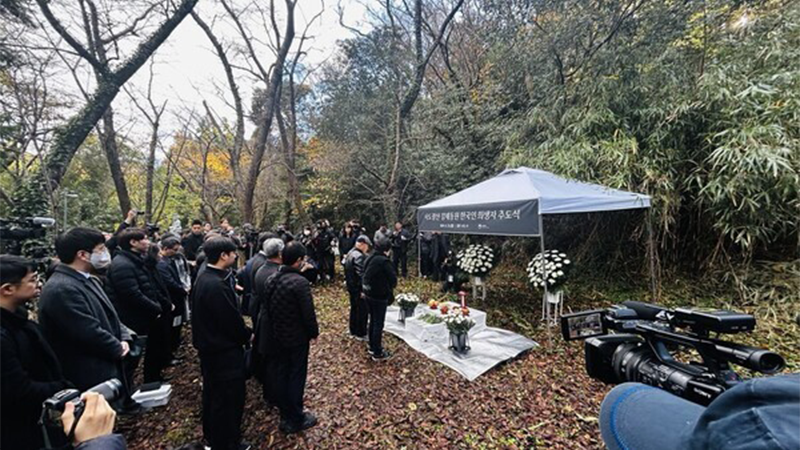 [한겨레] 다시 돌아온 ‘사도광산’ 반쪽 추도식. 일본정부는 사도광산의 유네스코 세계유산 등재 때 국제사회에 약속했던 강제동원 사실 인정을 헌신짝 버리듯 철저히 외면하고 있습니다. 이 모두가 윤석열 정부의 저자세 사대굴욕 외교의 결과입니다.  t2m.kr/fCzsC