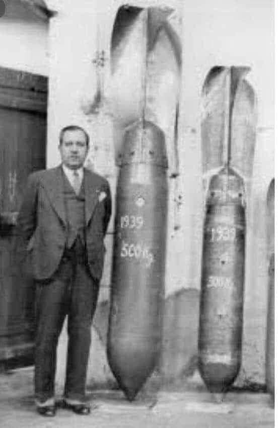 YERYÜZÜNDE İHANETİN KRALINI TÜRKLER KADAR GÖRMÜŞ BİR MİLLET DAHA YOKTUR...
Bazen düşünüyoruz biz sürekli nerde hangi noktada hata yapıyoruz,yoksa genetik bir hastalık mı var bizde !!
Neden kurduğumuz Devletleri hep başkalarına kaptırıp yönettirmişiz!!
Üstelik Atatürk gibi bir