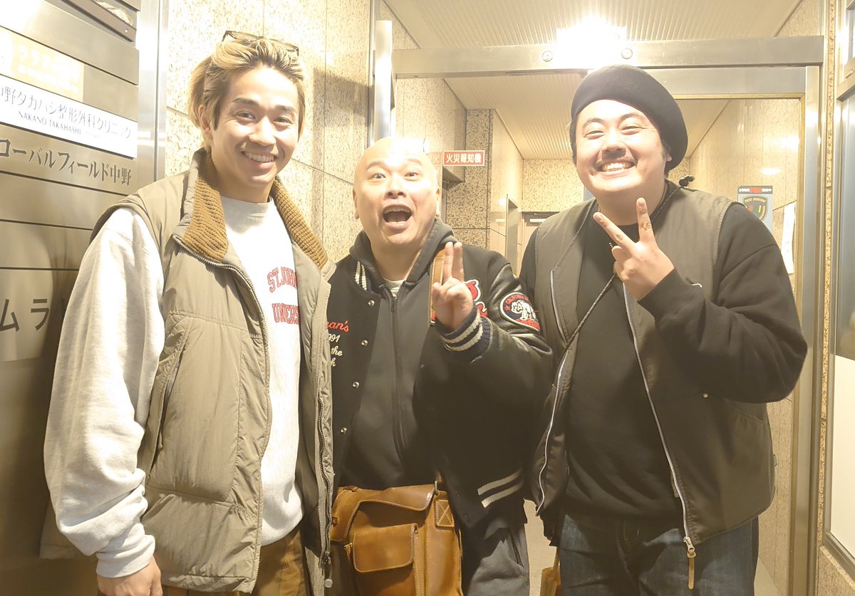 ブロードウェイ散策後ついに念願の佐藤恵一さん、近藤廉さんと食事会！
舞台・蟻地獄をきっかけに「いつか食事会を」と話してから早４年w
背中に青空しょってるような気持ちの良い御二人で♪
楽しすぎる時間を有難う御座いましたー♪♪
板倉さんが繋いでくれた御縁はまだまだ色々続きそうですなー✨