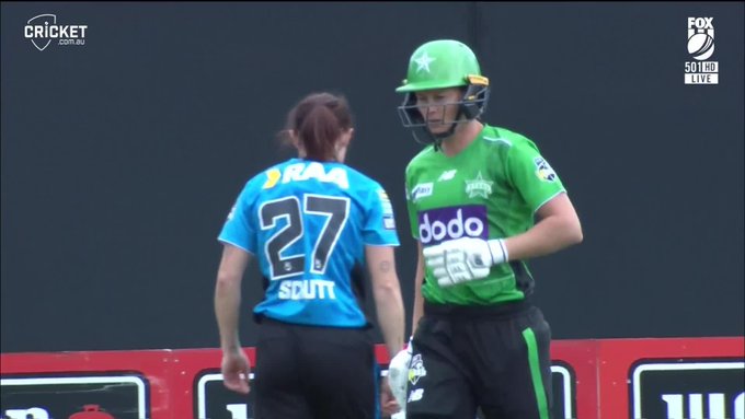 Meg Lanning hits the first ball of her WBBL 11 campaign to the boundary!