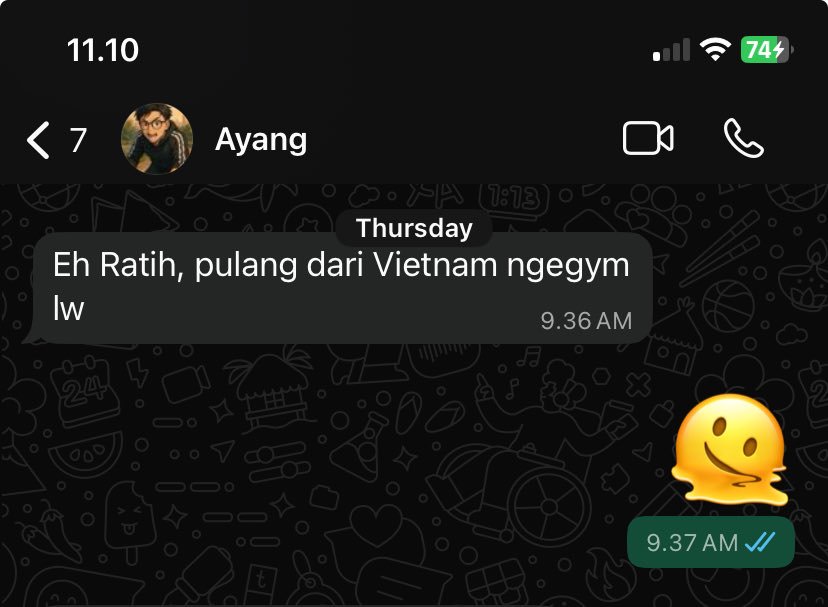 ratih0406's tweet photo. @strawberrysmoot My husband:
Apakah saya sakit hati? Engga. Krn memang sebelum nikah sy rajin WO dan setelah nikah, pindah kantor yg lbh jauh, keburu capek di jalan jd udh ga WO lagi.
Tp kondisi Kakak kan beda. Gpp kok ngerasa sedih. Utamakan pengobatannya dulu ya Kak. Semoga cepet pulih 🫶 https://t.co/iibnP0lLor