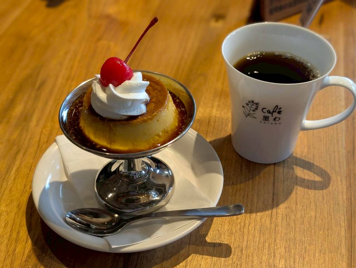 しとしと雨の飯山だけど
楽しいひと時ありがとう♪

昨日11月9日の日曜日
昼前にに立寄らせて頂きました🍁
#飯山城址公園 #花の駅千曲川