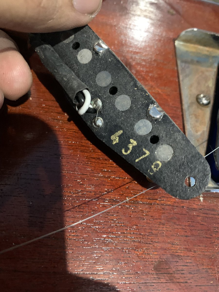 Kali aja ada yg mau PEARL Telecaster Japan (th 70 akhir)
Saya gabisa pake single coil teman teman jadi jual aja

Part yg tidak ori hanya potensio dan knob, potensio bawaan rusak soalnya jadi diganti

Yang mau DM aja dijamin mawurah untuk gitar jepangan ehehe