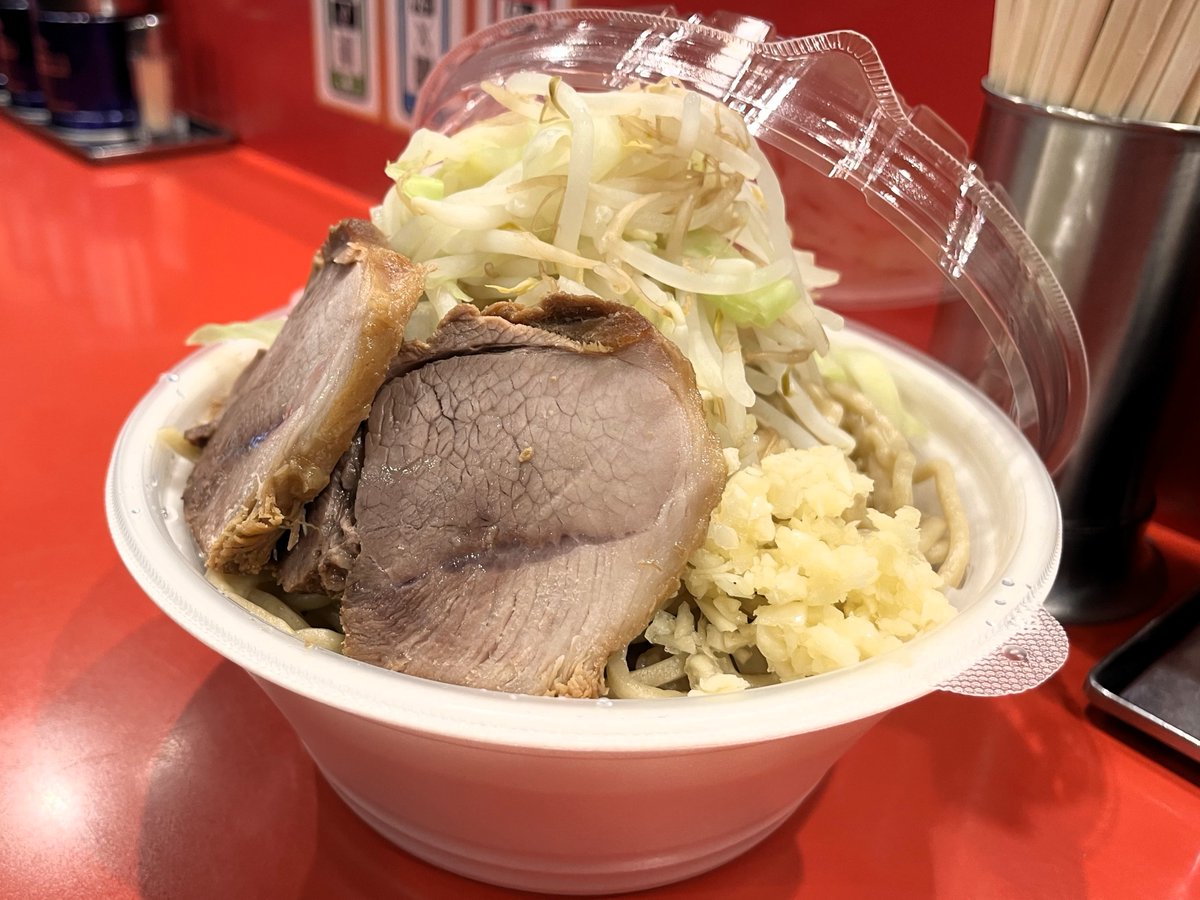 ubereats_d's tweet photo. 【取材記事】
空き時間を売上に！人気店『ラー��ンタロー 大森の陣』の #ウーバーイーツ 運用術。

店内優先しても売上アップ。無理なく続ける秘訣、資材確保、配達トラブルまで取材しました！

#飲食店経営 #UberEats #フードデリバリー

👉記事はこちら
https://t.co/RTMkGjfqHa https://t.co/Ed2kvrrZOR