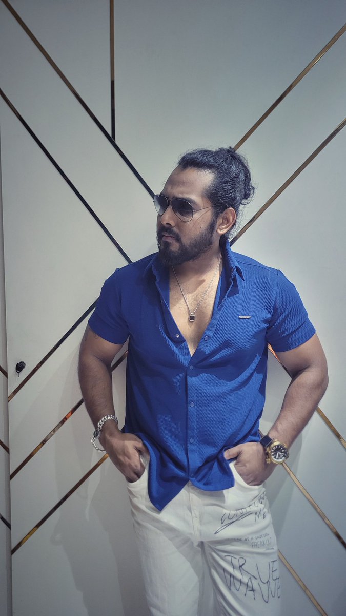 mallarkarmakar_'s tweet image. &quot;Wearing confidence like it’s custom-made.&quot;

#BlueVibes #FashionMood #ConfidenceGoals #StreetStyle #MenWithStyle #ClassAndAttitude #StyleStatement #BoldAndDefined #OOTD #LuxuryVibes