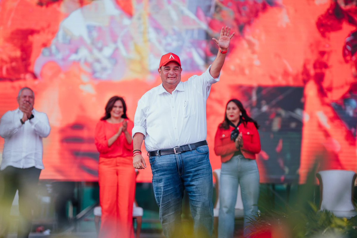 El <a href="/PartidoLibre/">Partido Libre</a> es la fuerza del pueblo, llevaremos a <a href="/riximga/">Rixi Moncada</a> a la segunda victoria, de la mano de nuestro Constructor de victorias <a href="/manuelzr/">Manuel Zelaya R.</a>. Todito Libre ✊🏻🔴⚫️